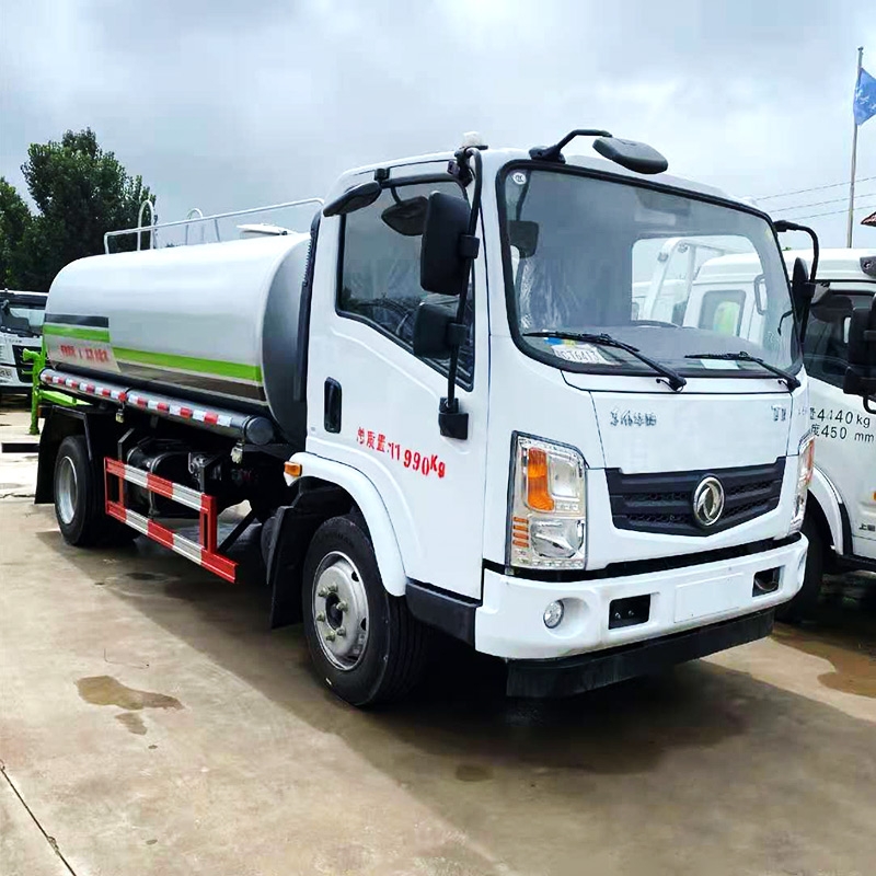 8方灑水車(chē)